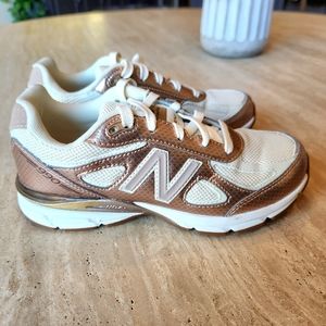 New Balance KIDS 990v4 Unisex Running Shoe - US4
